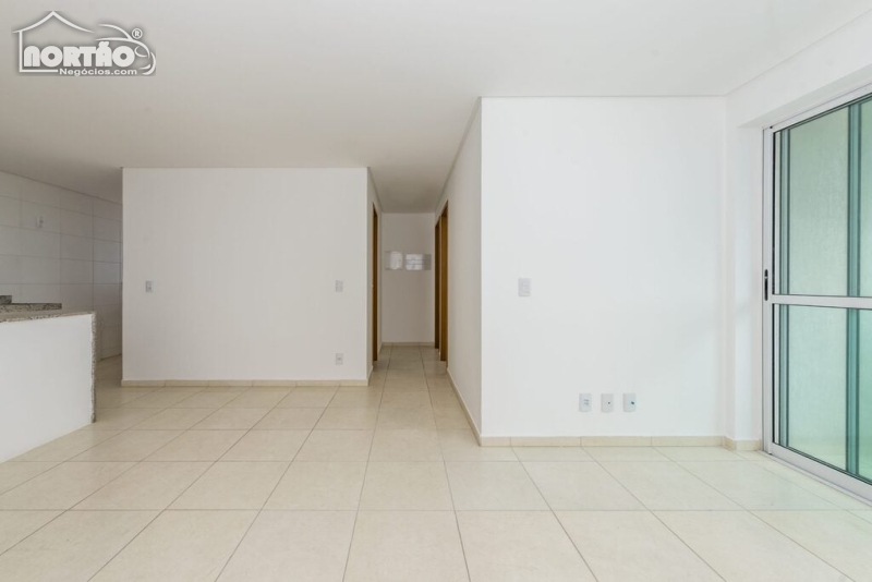 Casa à venda com 3 quartos, 158m² - Foto 3