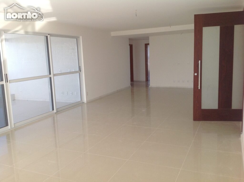 Casa à venda com 4 quartos, 332m² - Foto 5