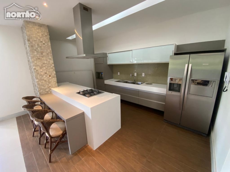 Casa à venda com 4 quartos, 332m² - Foto 10