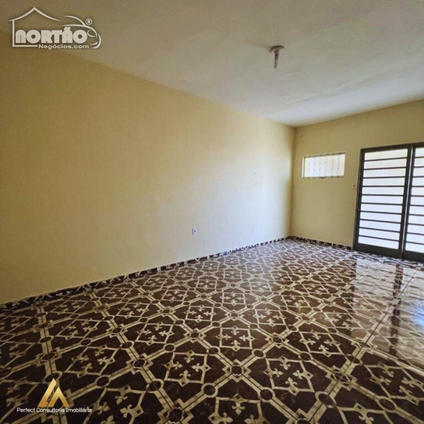 Casa à venda com 3 quartos, 250m² - Foto 4