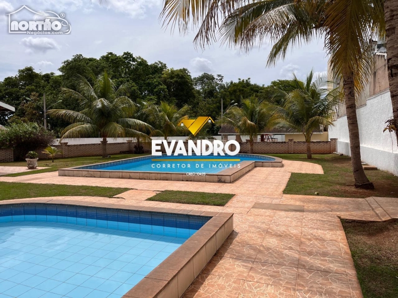 Casa à venda com 3 quartos, 216m² - Foto 2