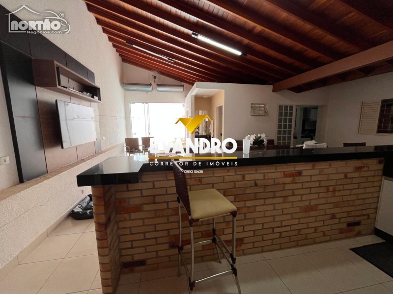 Casa à venda com 3 quartos, 216m² - Foto 10