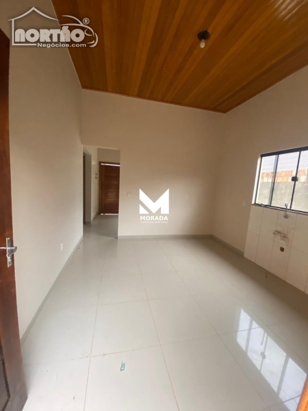 Casa à venda com 3 quartos, 60m² - Foto 4