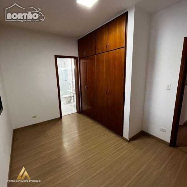 Casa à venda com 4 quartos, 200m² - Foto 6