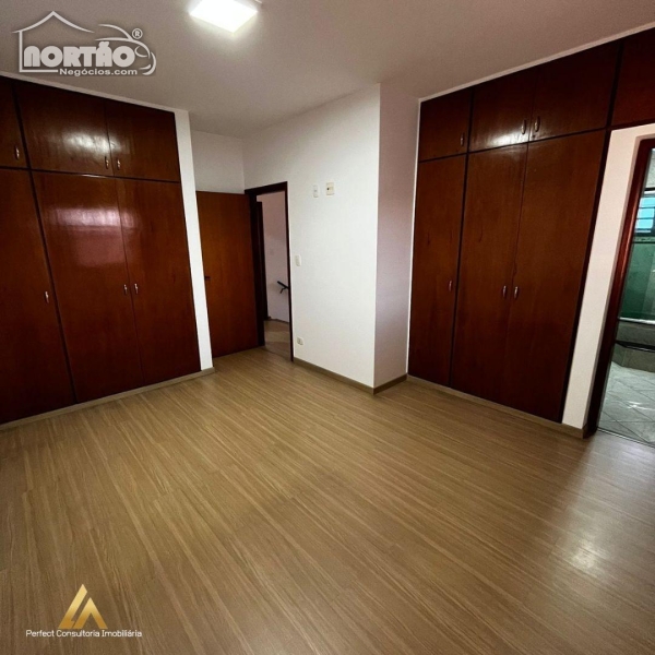 Casa à venda com 4 quartos, 200m² - Foto 8