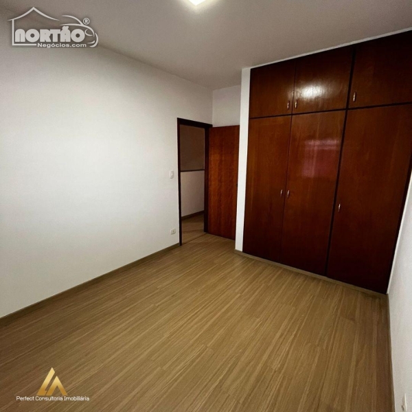 Casa à venda com 4 quartos, 200m² - Foto 9