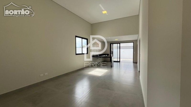 Casa à venda com 5 quartos, 162m² - Foto 2