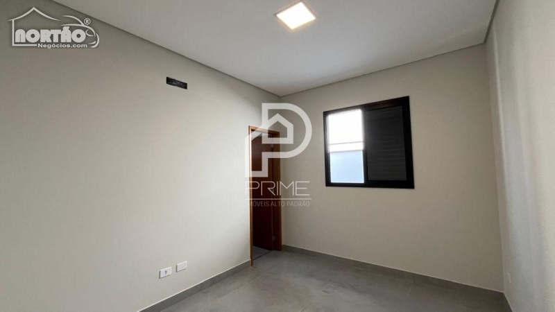 Casa à venda com 5 quartos, 162m² - Foto 9