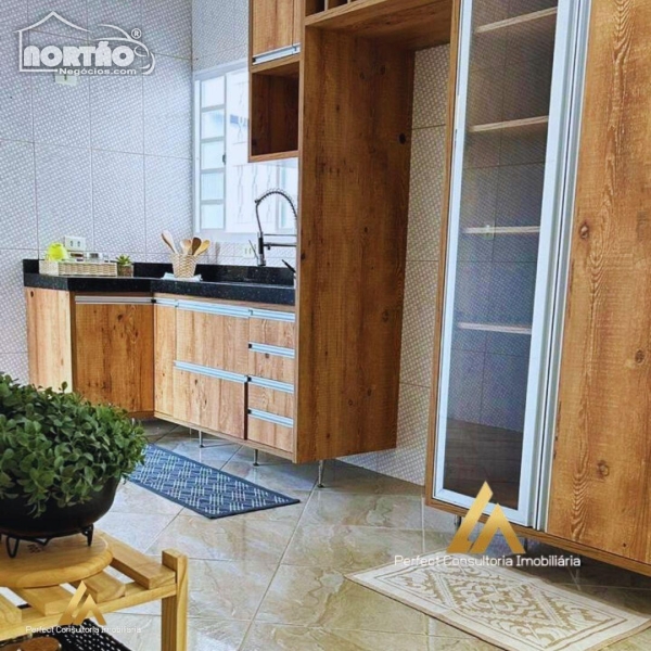 Casa à venda com 4 quartos, 110m² - Foto 2