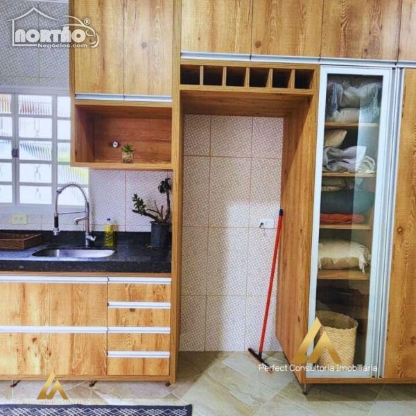 Casa à venda com 4 quartos, 110m² - Foto 4