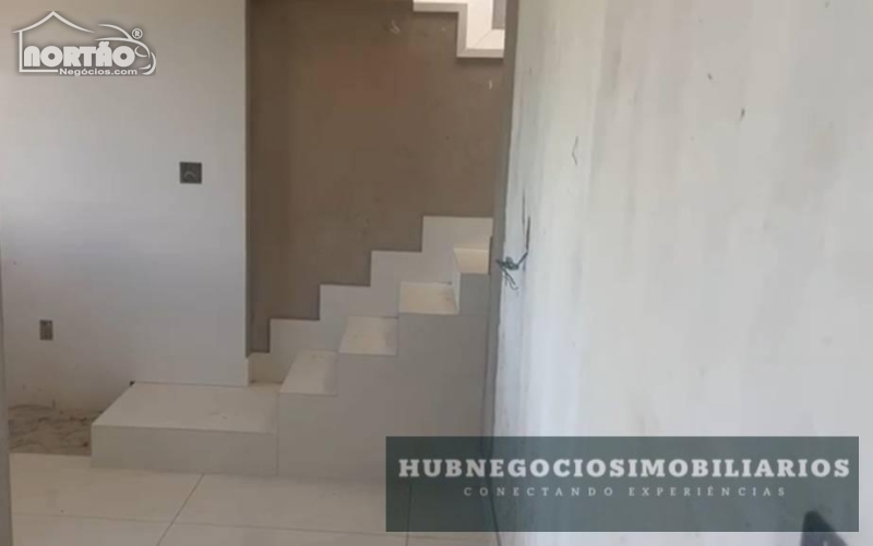 Casa à venda com 6 quartos, 182m² - Foto 3