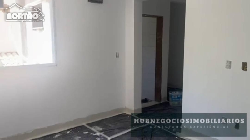 Casa à venda com 6 quartos, 182m² - Foto 4