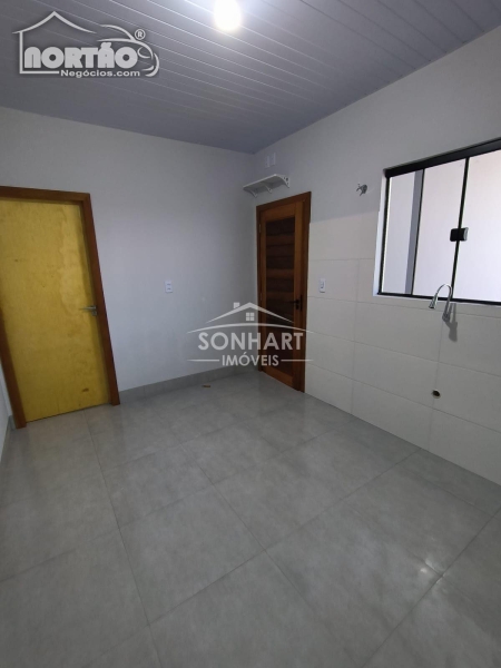 Casa à venda com 3 quartos, 48m² - Foto 3