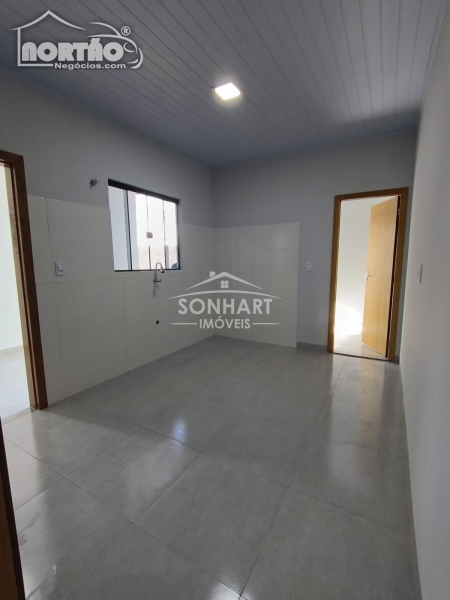 Casa à venda com 3 quartos, 48m² - Foto 4