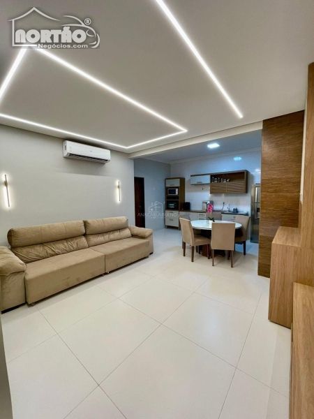 Casa à venda com 2 quartos, 102m² - Foto 2