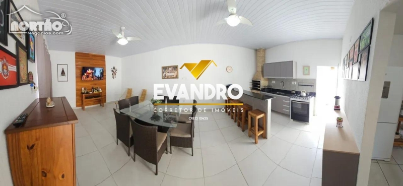 Casa à venda com 3 quartos, 120m² - Foto 2