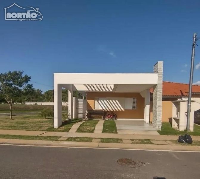 Casa à venda com 3 quartos, 154m² - Foto 2