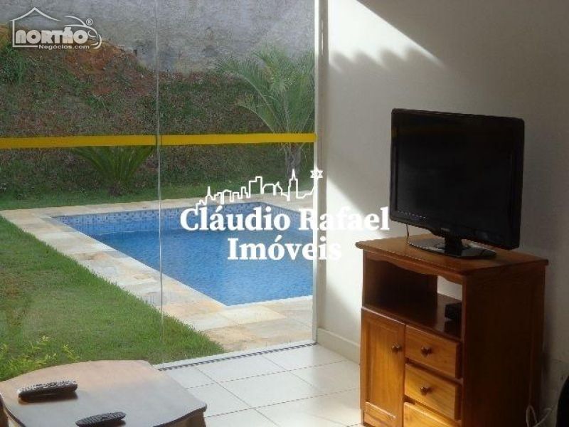 Casa à venda com 6 quartos, 160m² - Foto 2