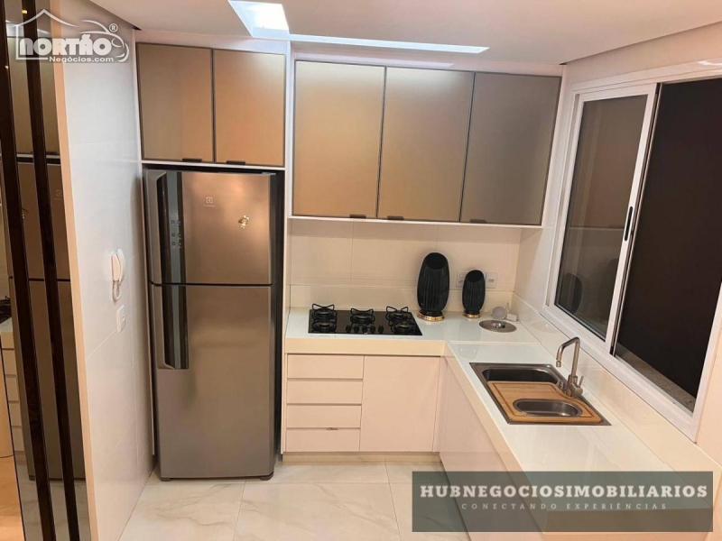 Casa à venda com 6 quartos, 189m² - Foto 2