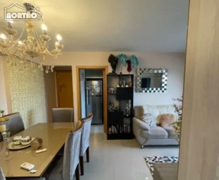 Casa à venda com 3 quartos, 80m² - Foto 1