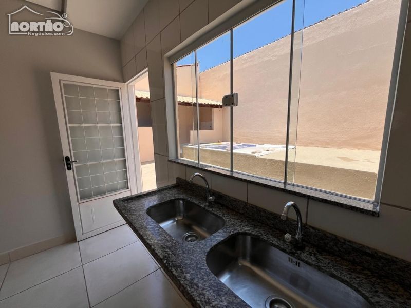 Casa à venda com 3 quartos, 160m² - Foto 6