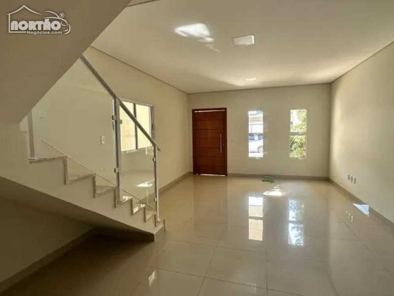 Casa à venda com 3 quartos, 197m² - Foto 4