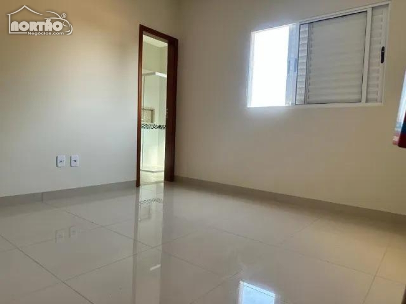 Casa à venda com 3 quartos, 197m² - Foto 6