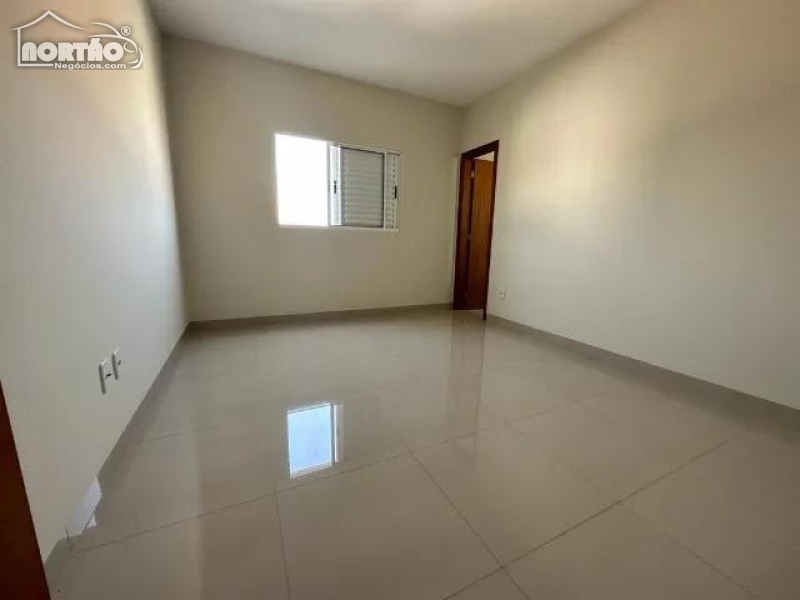 Casa à venda com 3 quartos, 197m² - Foto 7