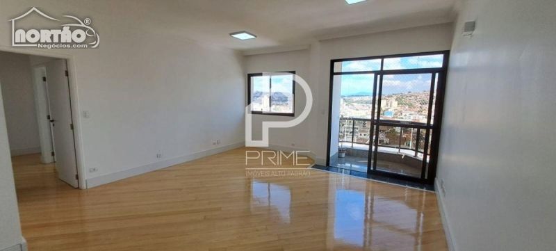 Casa à venda com 5 quartos, 148m² - Foto 1