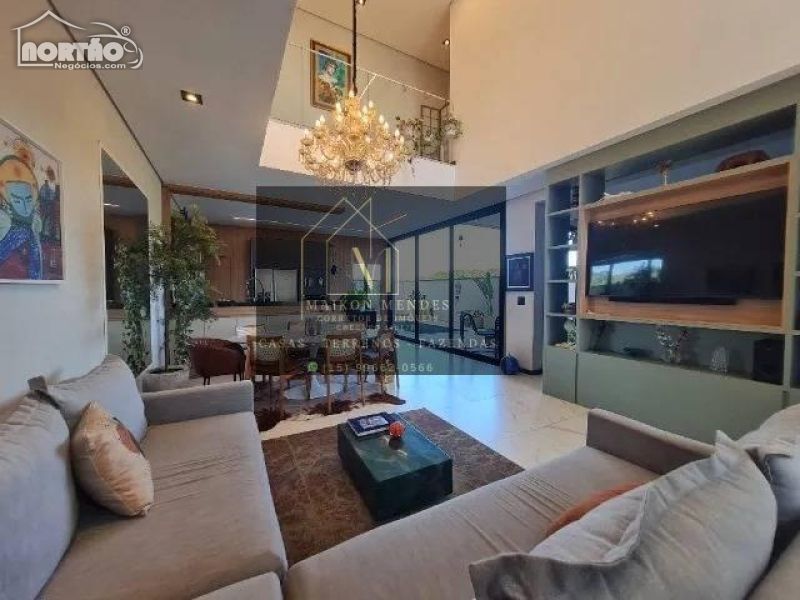 Casa à venda com 3 quartos, 226m² - Foto 2