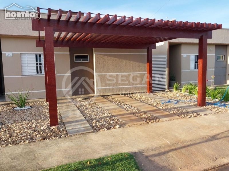 Casa à venda com 3 quartos, 75m² - Foto 1