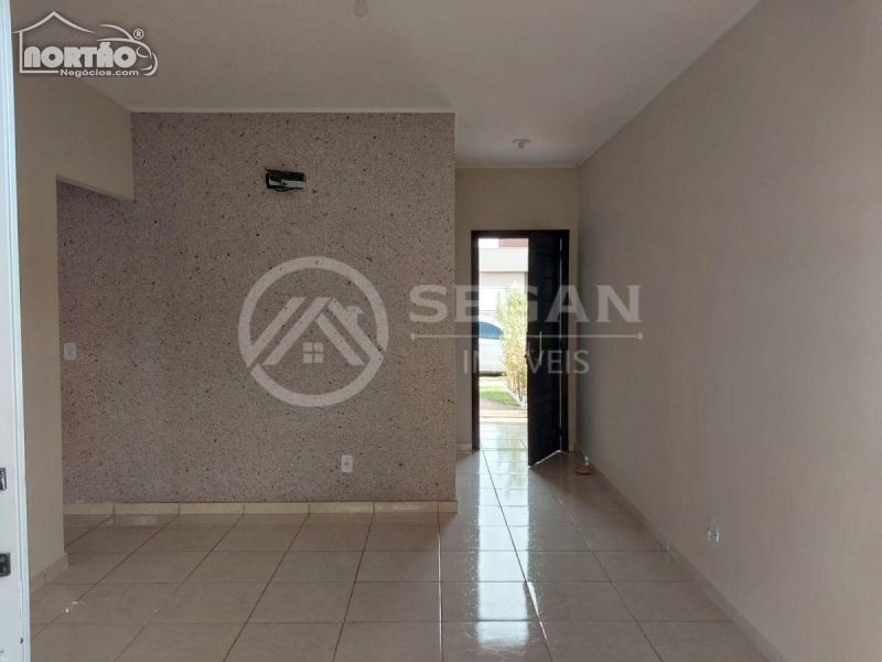 Casa à venda com 3 quartos, 75m² - Foto 3