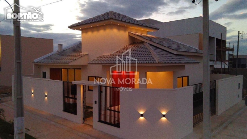 Casa à venda com 4 quartos, 120m² - Foto 2