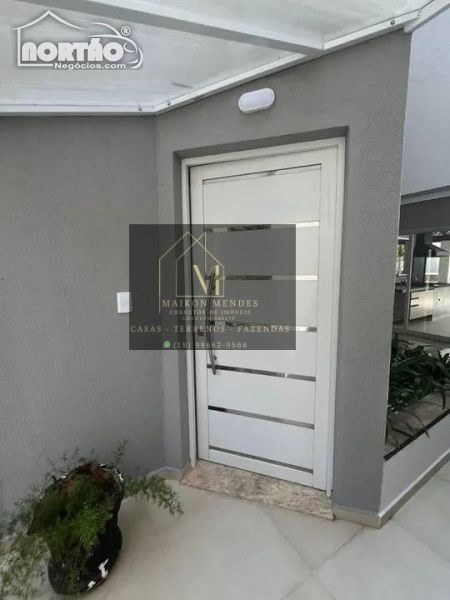 Casa à venda com 3 quartos, 170m² - Foto 2