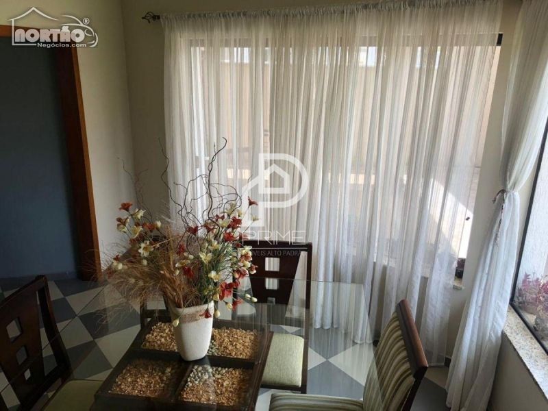 Casa à venda com 2 quartos, 300m² - Foto 2