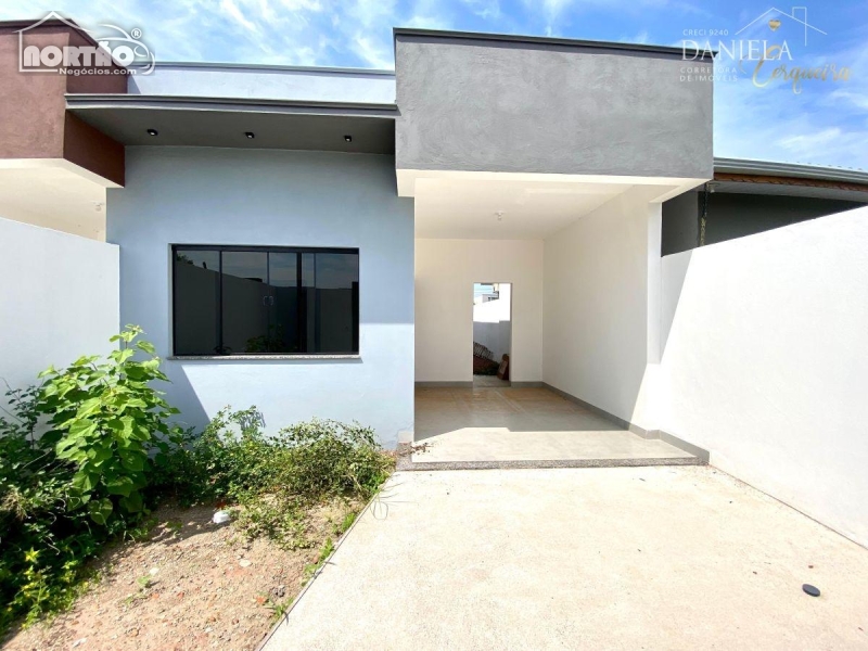 Casa à venda com 2 quartos, 69m² - Foto 2