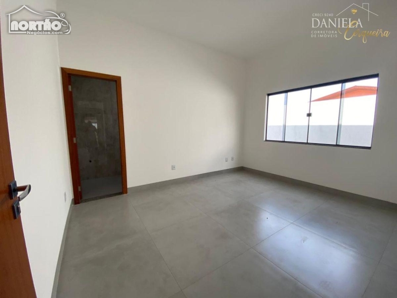 Casa à venda com 2 quartos, 69m² - Foto 5