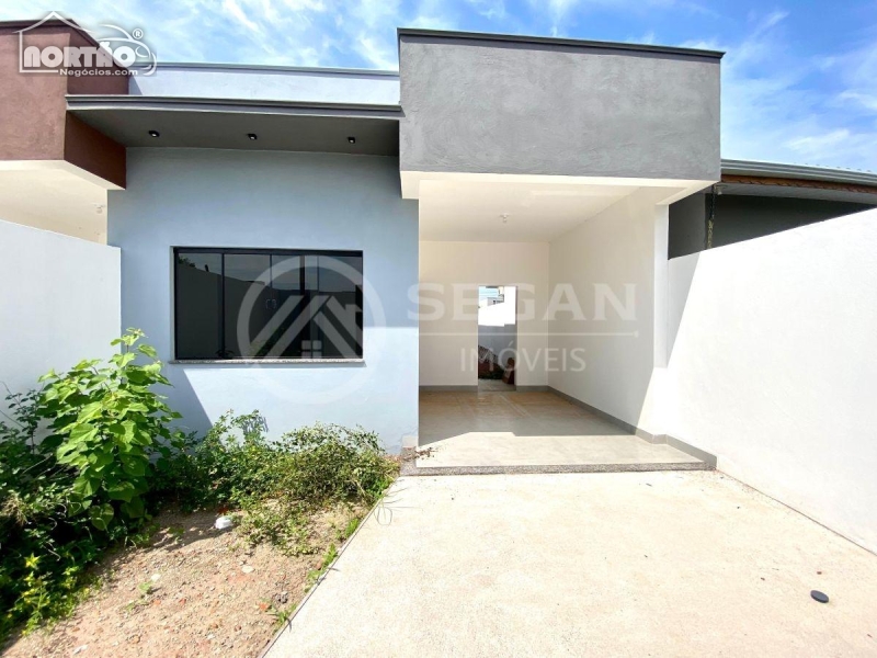 Casa à venda com 2 quartos, 68m² - Foto 2