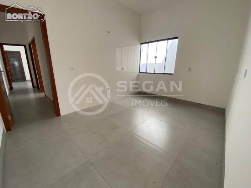 Casa à venda com 2 quartos, 68m² - Foto 3