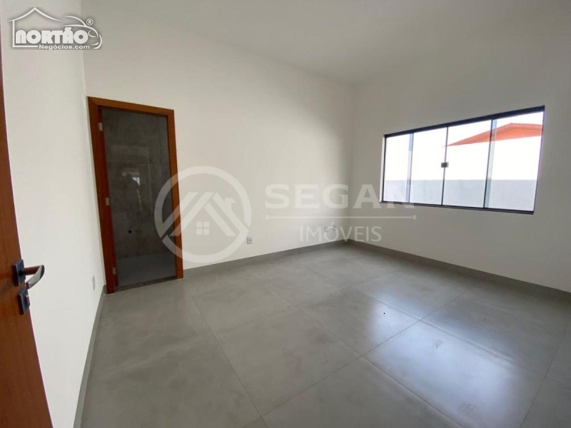 Casa à venda com 2 quartos, 68m² - Foto 4