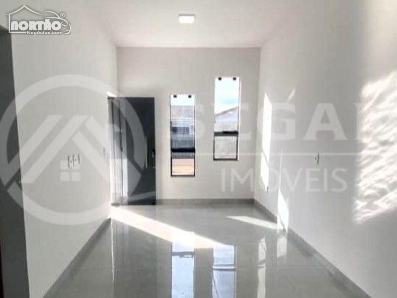 Casa à venda com 3 quartos, 65m² - Foto 2