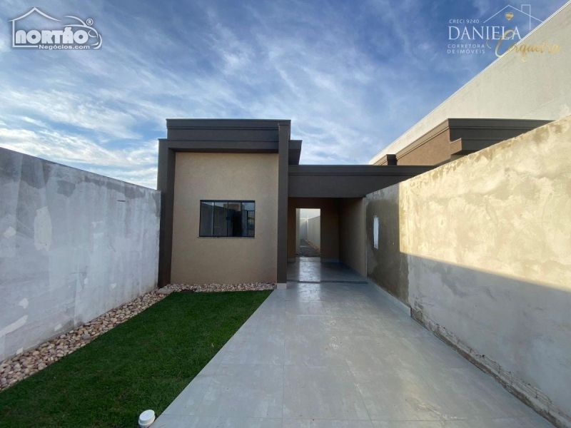 Casa à venda com 3 quartos, 82m² - Foto 2