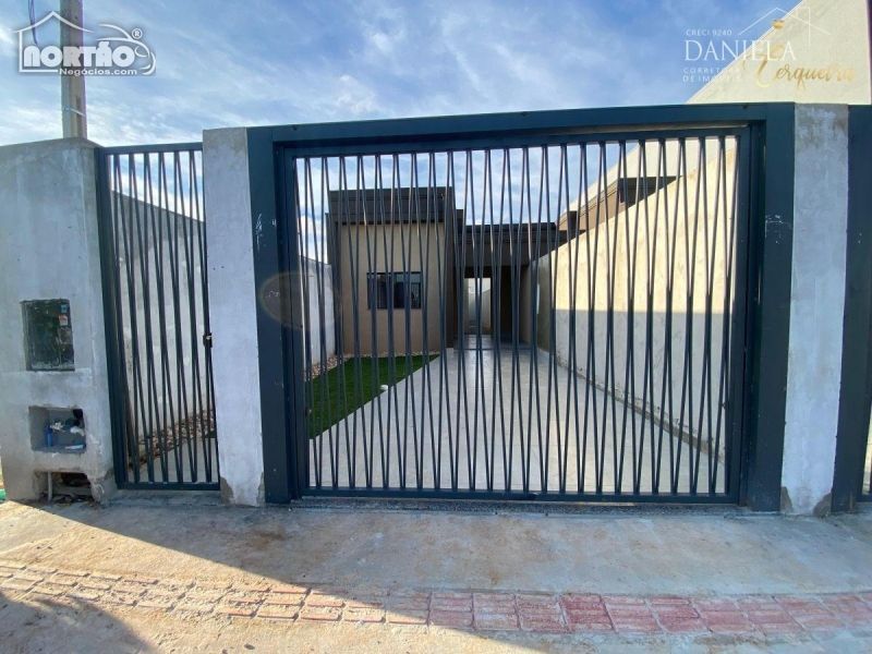 Casa à venda com 3 quartos, 82m² - Foto 3