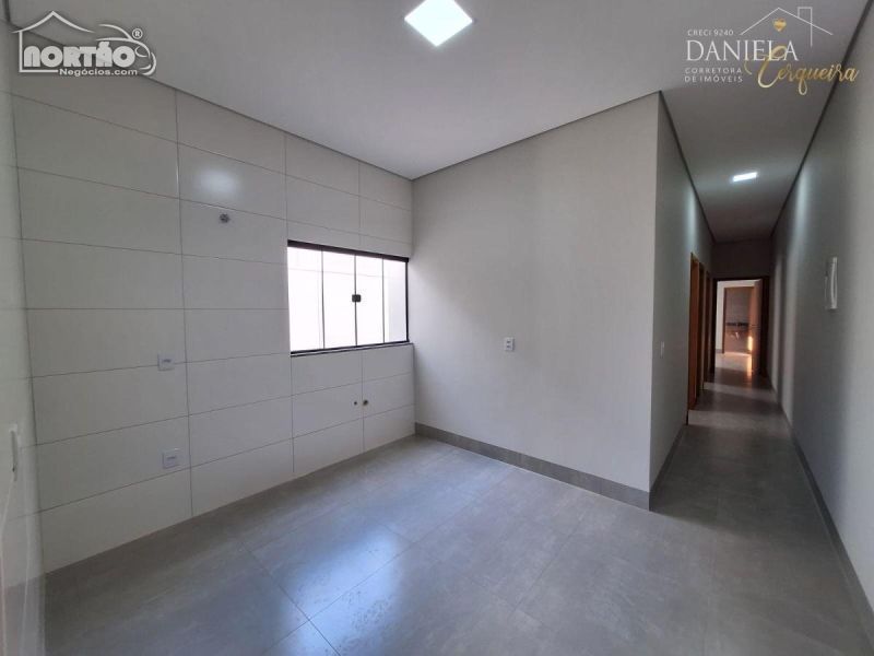 Casa à venda com 3 quartos, 82m² - Foto 4