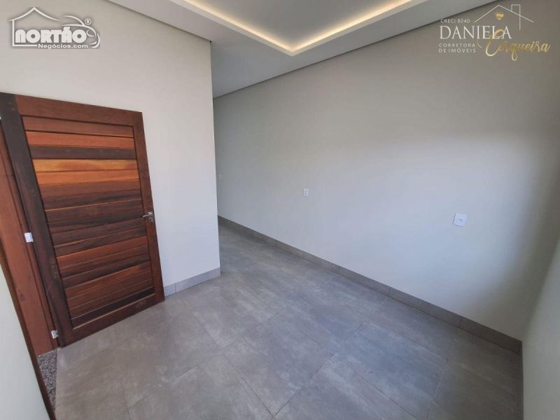 Casa à venda com 3 quartos, 82m² - Foto 8