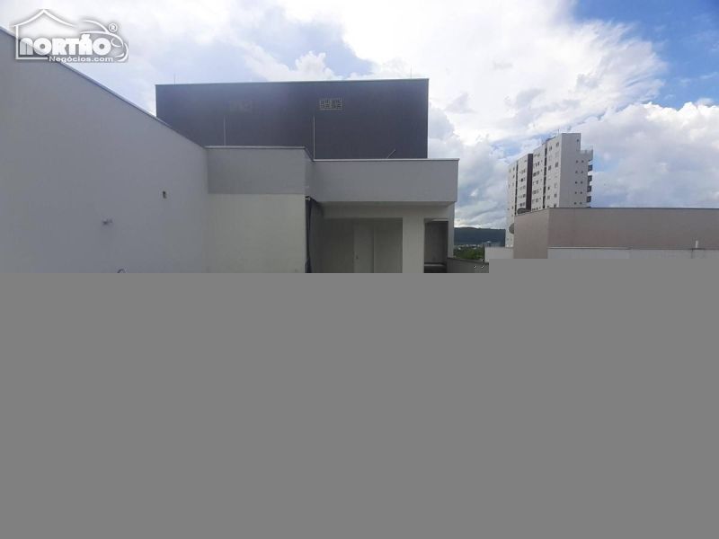 Casa à venda com 3 quartos, 120m² - Foto 2