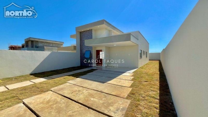 Casa à venda com 3 quartos, 87m² - Foto 2