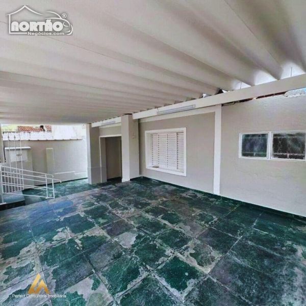 Casa à venda com 4 quartos, 305m² - Foto 8