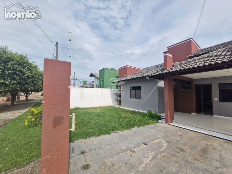 Casa à venda com 3 quartos, 79m² - Foto 2