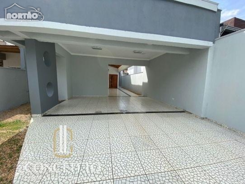 Casa à venda com 3 quartos - Foto 1